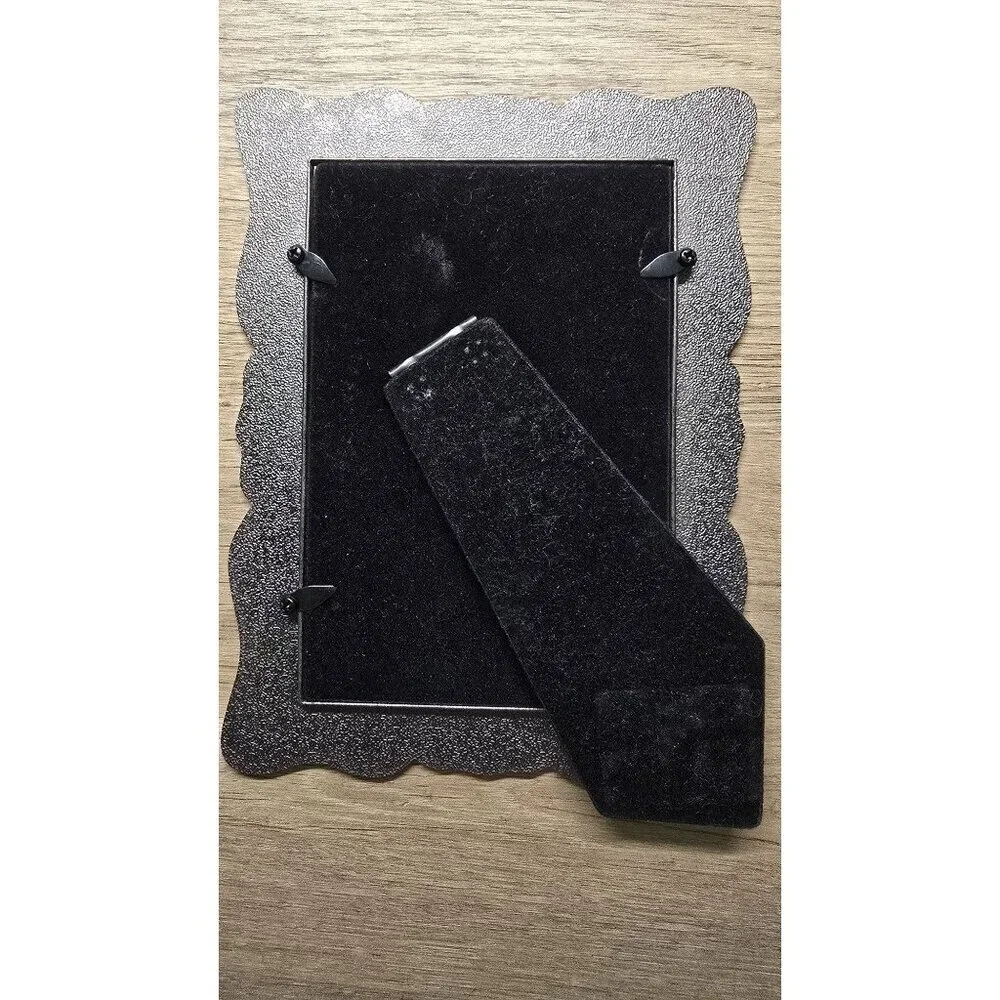 Vintage Ornate Floral Metal & Red Scroll Photo Frame 5.5"x3.5" - Picture 4 of 8